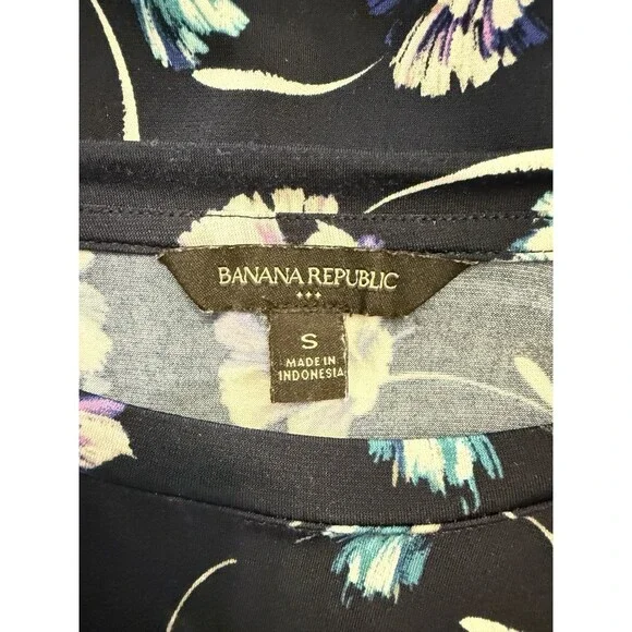 🌸 Banana Republic Navy Floral Blouse – Size Small - Picture 4 of 7